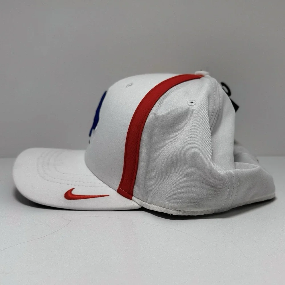 Nike Team Boise Street Broncos L/XLHat‎ White Embroidered Logo NCAA Flex
